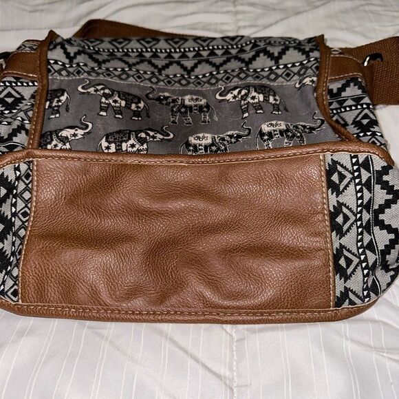 Union Bay Elephant 🐘 Print Crossbody Mini Messenger style bag. - Picture 5 of 8